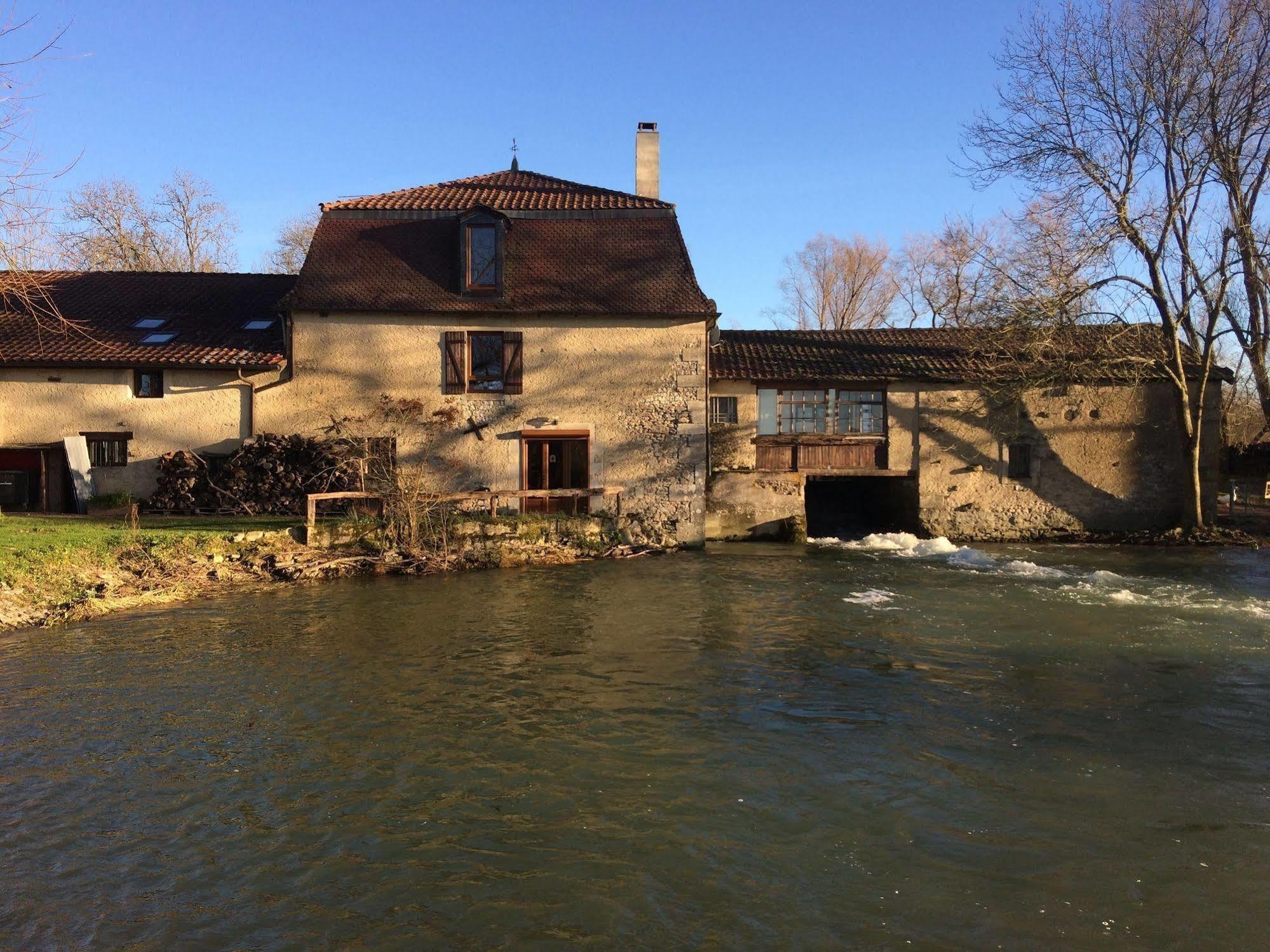 Logis Hotel Le Chantoiseau Chaumont-sur-Aire Exterior photo